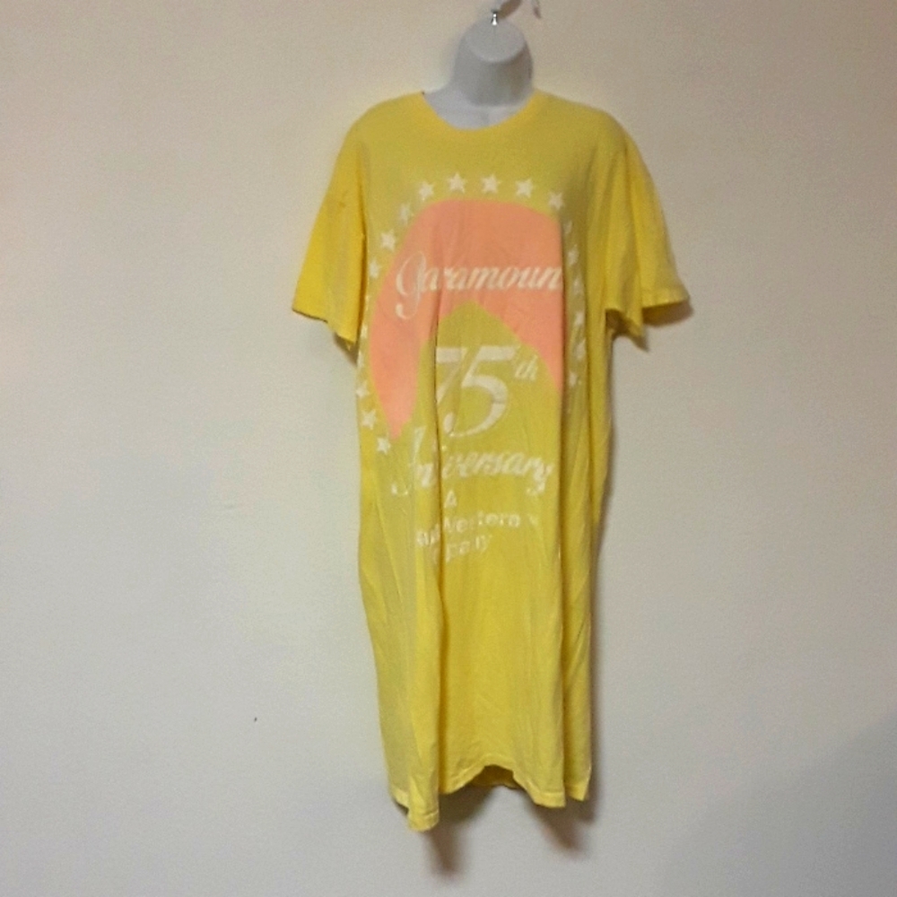 *C1-RARE PARAMOUNT STUDIOS 75TH ANNIV. YELLOW PAJAMA SLEEP SHIRT YELLOWSTONE